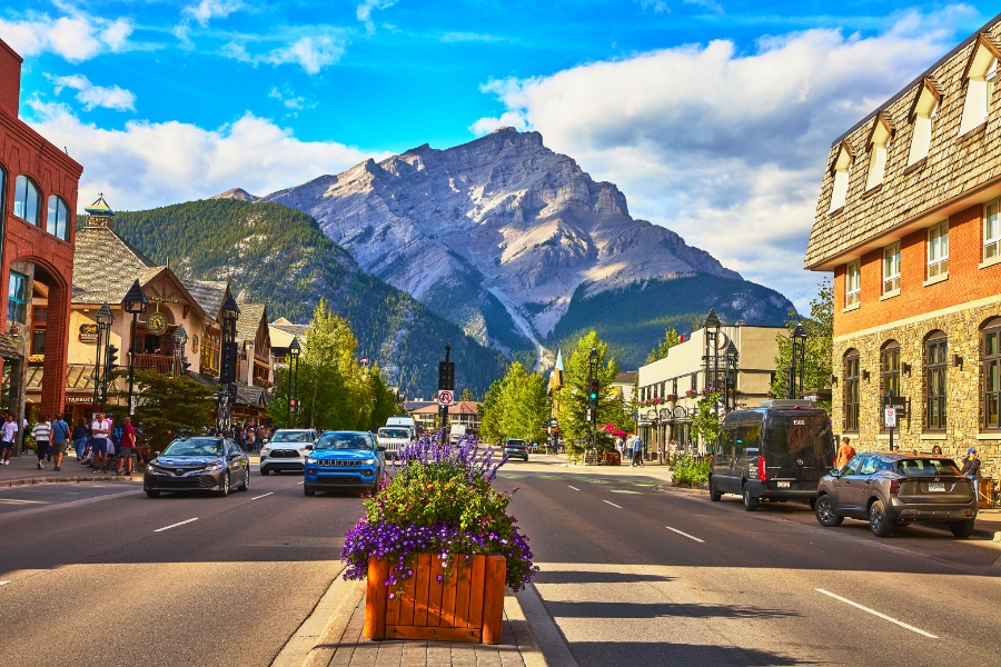 How to Reach Best Mountain Parks in Canada with a Car