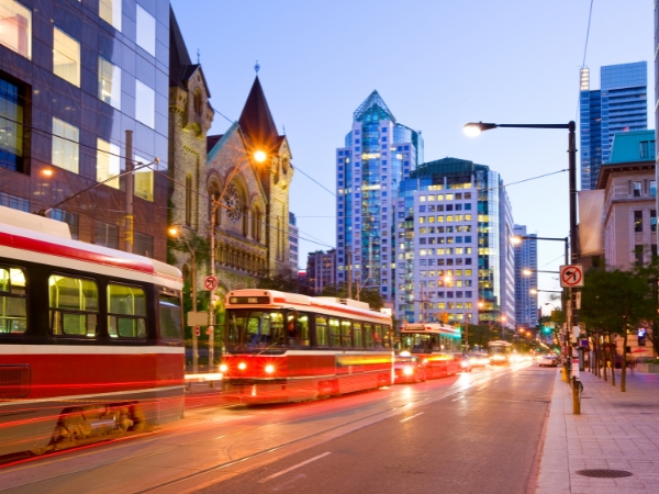 Renting a Car in Canada vs Public Transport – Which Is Better?