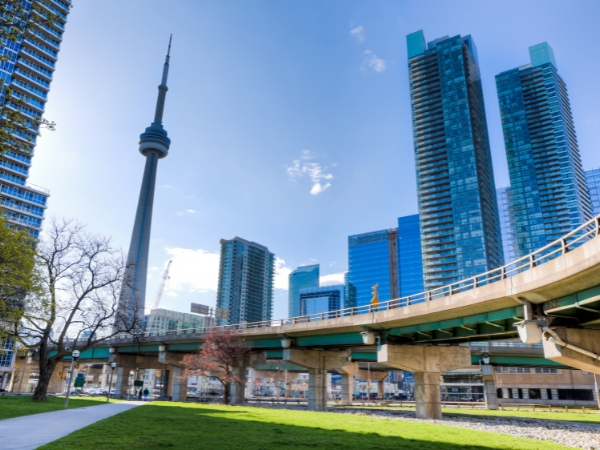 Toronto vs Vancouver: Which Host City Is Better for World Cup Fans?